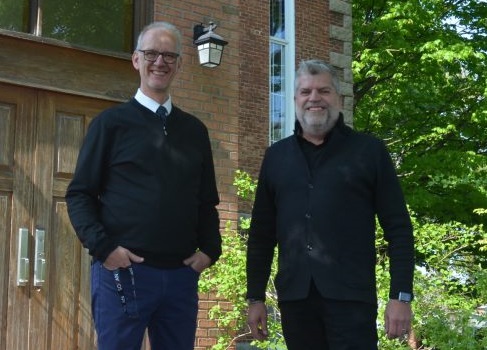 Sylvain Demers, directeur général et Eric Arminjon,
            président du
            Conseil d’administration Sur la scène Davignon On stage